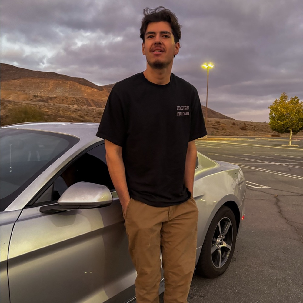 Meet your Posher, Dominic